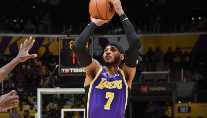  巴特勒带伤出战，热火加时险胜雄鹿展现强硬韧性