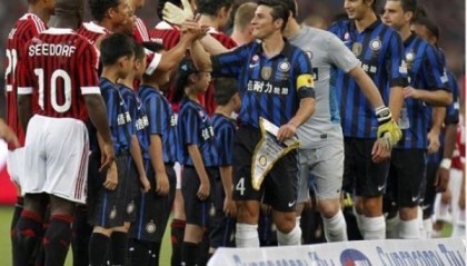  米兰德比大战国米补时绝杀AC米兰  