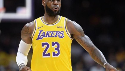  詹姆斯常规赛总得分突破四万分大关  