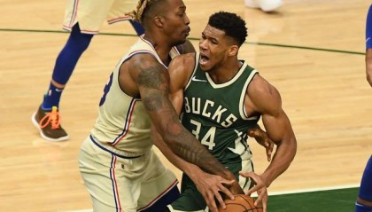  雄鹿大洛佩兹宝刀未老，精准中投成为球队稳定得分利器