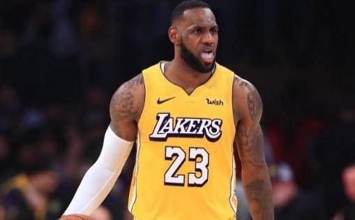  詹姆斯轰赛季新高四十分助湖人逆转取胜